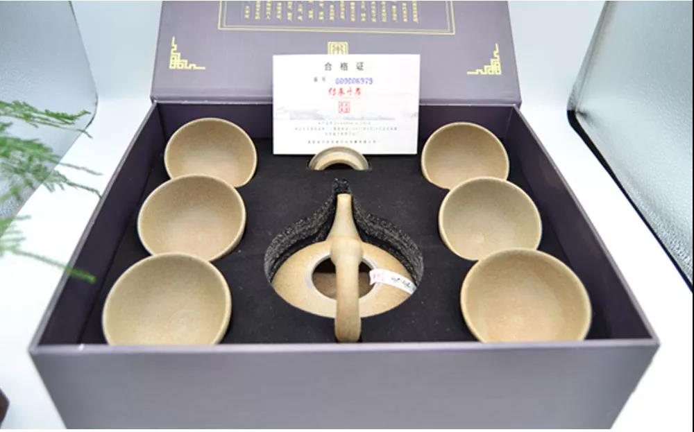 粗瓷茶具-包裝精美的大宋定窯茶具套裝“一枝獨秀” 粗瓷茶具-包裝精美的大宋定窯茶具套裝“一枝獨秀”